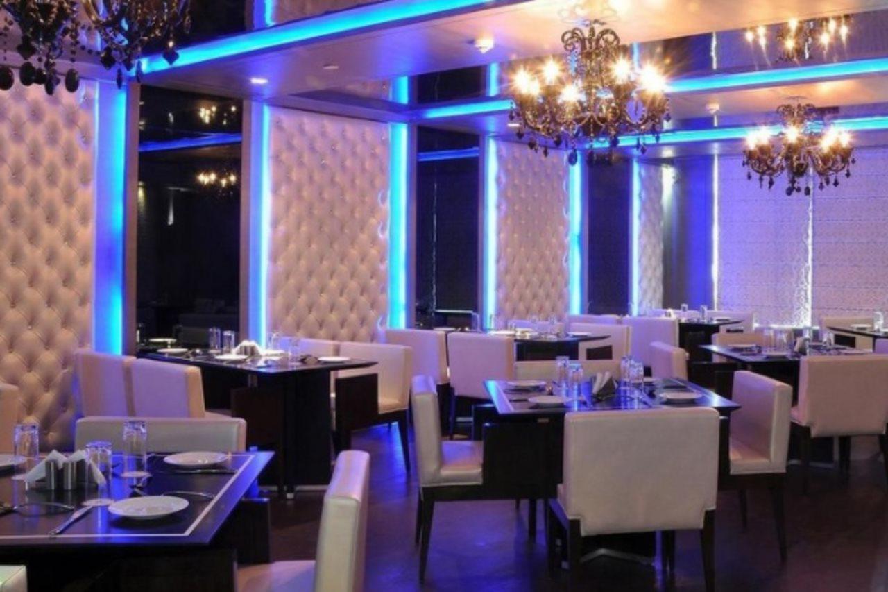 Almondz Hotel New Delhi Buitenkant foto
