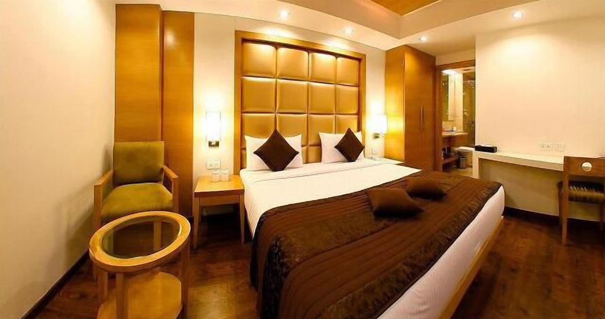 Almondz Hotel New Delhi Buitenkant foto