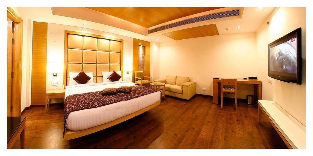 Almondz Hotel New Delhi Buitenkant foto