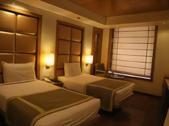 Almondz Hotel New Delhi Buitenkant foto