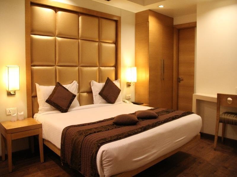 Almondz Hotel New Delhi Buitenkant foto