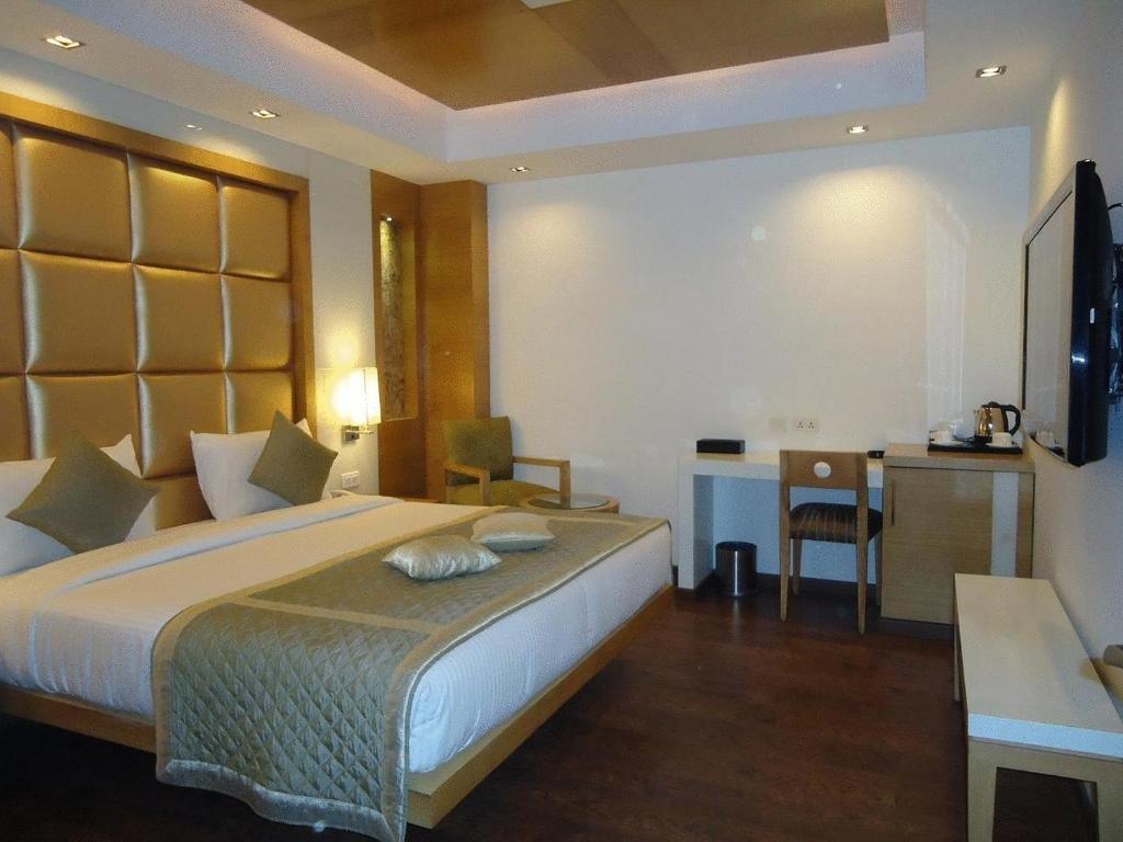 Almondz Hotel New Delhi Buitenkant foto
