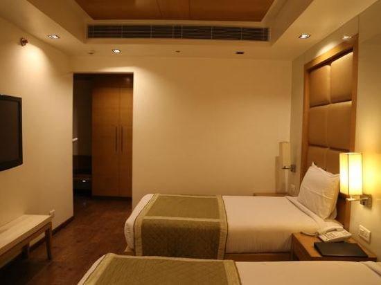 Almondz Hotel New Delhi Buitenkant foto