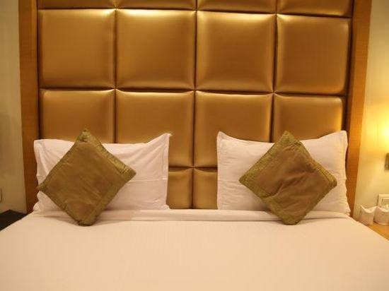 Almondz Hotel New Delhi Buitenkant foto