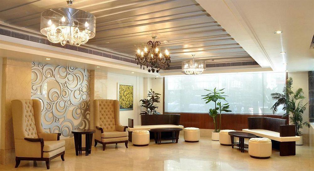 Almondz Hotel New Delhi Buitenkant foto