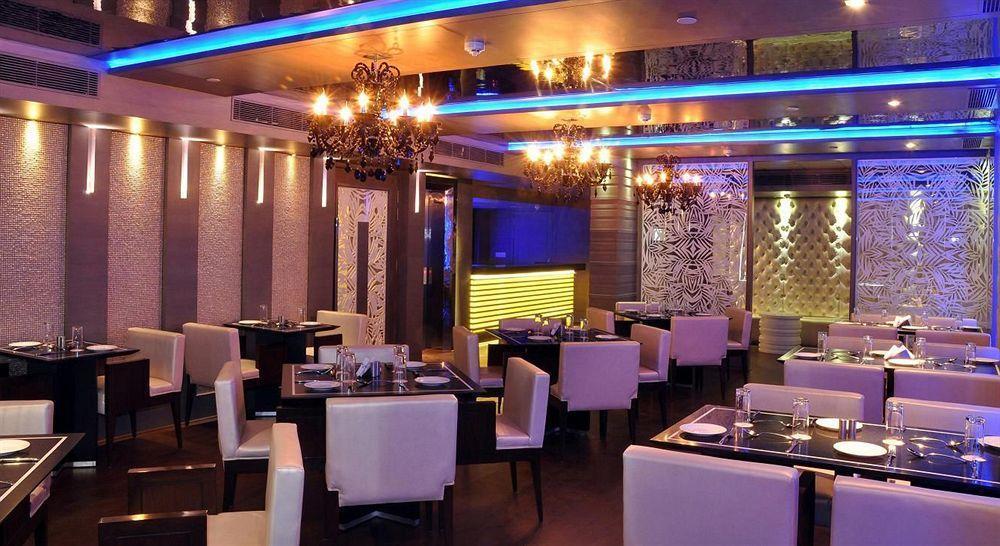 Almondz Hotel New Delhi Buitenkant foto