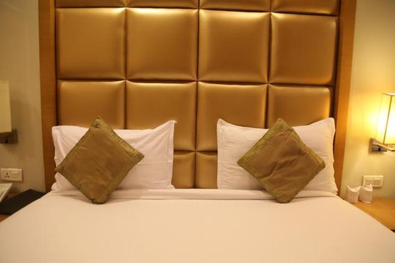 Almondz Hotel New Delhi Buitenkant foto