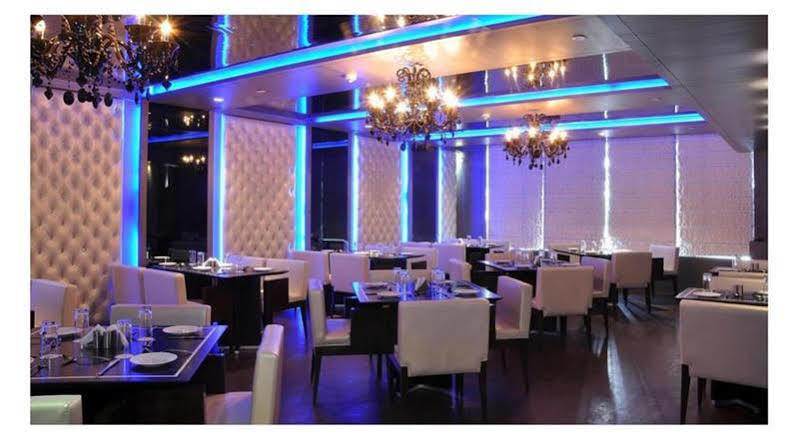 Almondz Hotel New Delhi Buitenkant foto